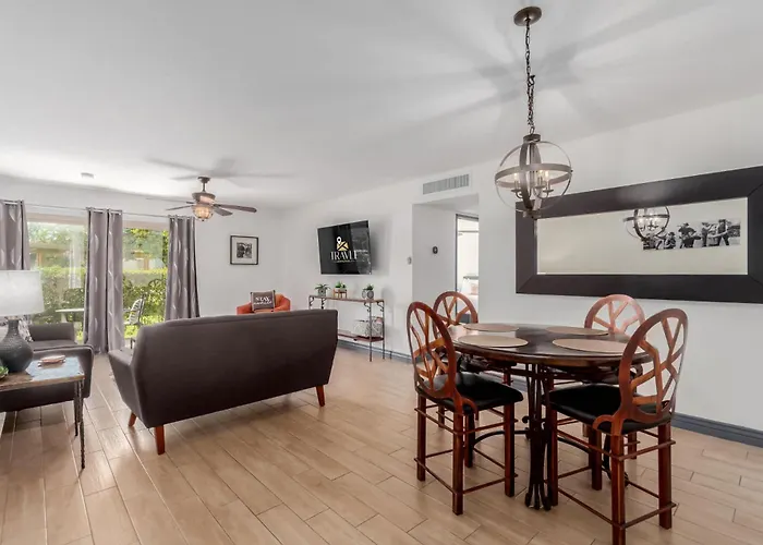 Camelback 319 - Fashion Square Holiday home *